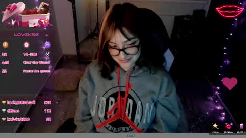 Snapshot of millandiux chatting on February 23, 4:17 am millandiux online show from February 23, 4:17 am