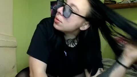 Snapshot of millasourrety chatting on April 21, 7:03 am MillaSourretY online show from April 21, 7:03 am