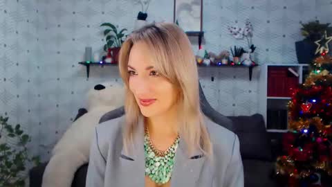 Snapshot of millaxqueen chatting on December 20, 3:30 pm MillaXQueen online show from December 20, 3:30 pm