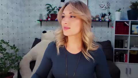 Snapshot of millaxqueen chatting on January 18, 3:27 pm MillaXQueen online show from January 18, 3:27 pm