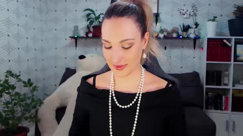 Snapshot of millaxqueen chatting on January 19, 4:00 pm MillaXQueen online show from January 19, 4:00 pm