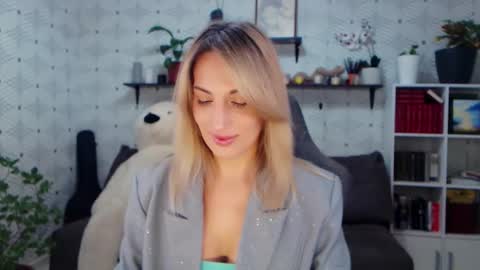 Snapshot of millaxqueen chatting on February 11, 3:50 pm MillaXQueen online show from February 11, 3:50 pm