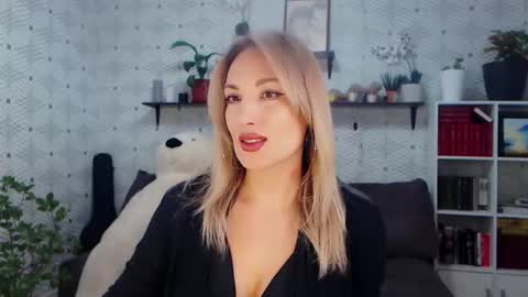 Snapshot of millaxqueen chatting on February 12, 4:02 pm MillaXQueen online show from February 12, 4:02 pm