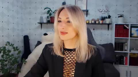 Snapshot of millaxqueen chatting on March 24, 11:59 am MillaXQueen online show from March 24, 11:59 am