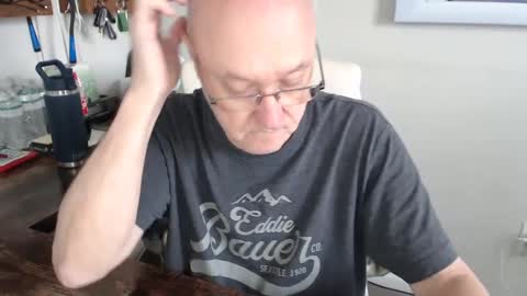 Snapshot of millenium0129 chatting on October 10, 6:18 pm millenium0129 online show from October 10, 6:18 pm