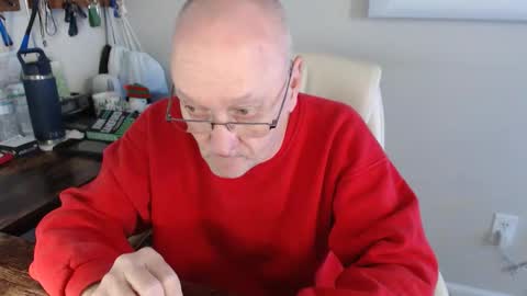 Snapshot of millenium0129 chatting on December 2, 4:57 pm millenium0129 online show from December 2, 4:57 pm