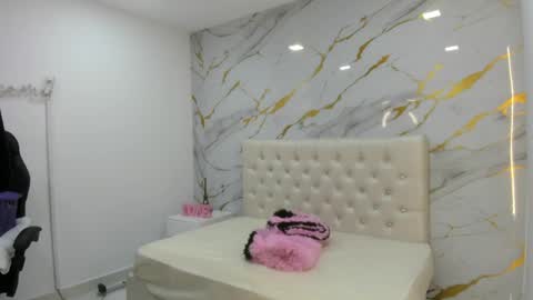 Snapshot of miller_silvana chatting on June 5, 11:38 am miller_silvana online show from June 5, 11:38 am