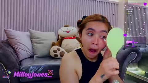 Snapshot of milleyjones_ chatting on June 18, 12:31 pm milleyjones_ online show from June 18, 12:31 pm