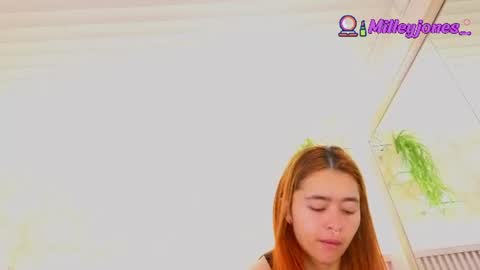 Snapshot of milleyjones_ chatting on June 25, 12:09 pm milleyjones_ online show from June 25, 12:09 pm