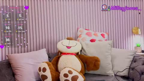 Snapshot of milleyjones_ chatting on June 27, 8:52 am milleyjones_ online show from June 27, 8:52 am