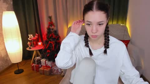 Snapshot of milli_brownn chatting on December 17, 10:34 am Milli online show from December 17, 10:34 am