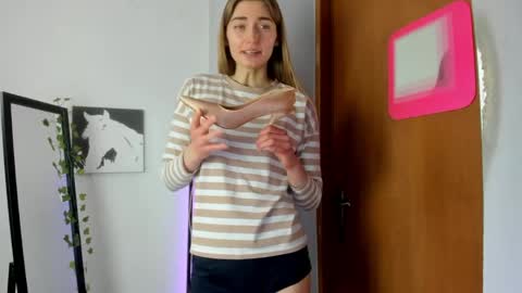 millie_lacroix online show from March 18, 1:58 pm