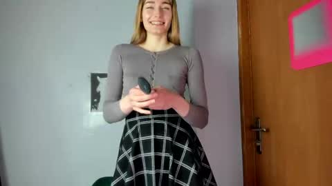 Snapshot of millie_lacroix chatting on April 20, 11:46 am millie_lacroix online show from April 20, 11:46 am