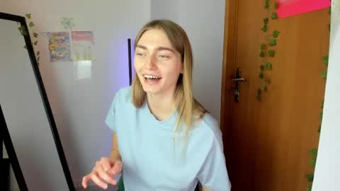 Snapshot of millie_lacroix chatting on May 18, 2:45 pm millie_lacroix online show from May 18, 2:45 pm