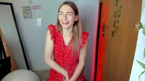 Snapshot of millie_lacroix chatting on June 2, 6:54 pm millie_lacroix online show from June 2, 6:54 pm