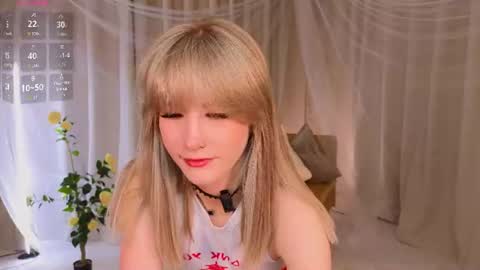 Snapshot of milliebraun chatting on June 19, 5:01 am Millie online show from June 19, 5:01 am