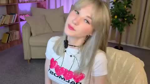 Snapshot of milliebraun chatting on June 21, 11:35 am Millie online show from June 21, 11:35 am