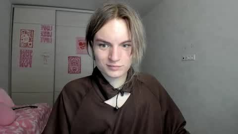 Snapshot of millikira006 chatting on May 10, 7:24 am mili-kira online show from May 10, 7:24 am