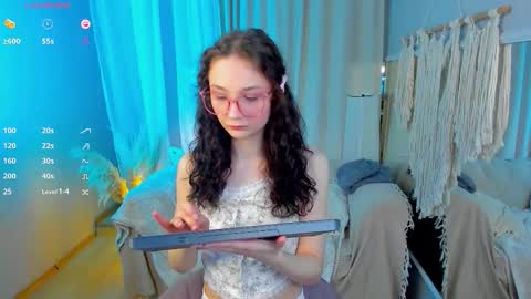 Snapshot of milliminimouse chatting on October 11, 6:17 pm milliminimouse online show from October 11, 6:17 pm