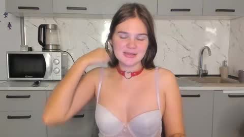 Snapshot of milly_brown_ chatting on September 28, 8:03 pm Welcome My name is Tina online show from September 28, 8:03 pm