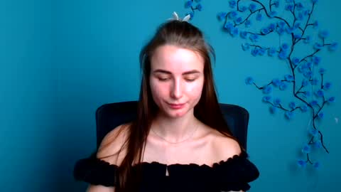 Snapshot of milly_liss chatting on June 22, 5:37 am Milly online show from June 22, 5:37 am