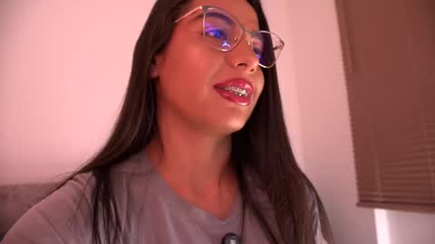 Snapshot of milly_roidd chatting on December 4, 4:44 am gaby online show from December 4, 4:44 am