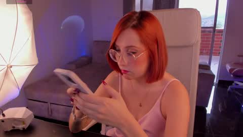 Monkey D Maddie online show from April 22, 10:00 pm