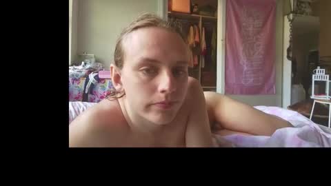 Snapshot of millycums chatting on November 17, 6:19 am millycums online show from November 17, 6:19 am