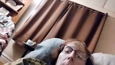 miloanj online show from November 25, 12:10 am