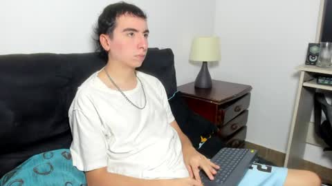 milogm_ online show from June 10, 8:41 pm