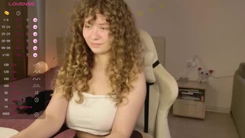 milounee online show from February 8, 6:17 am