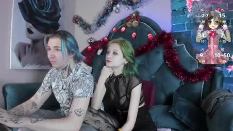 Snapshot of milten_trish chatting on December 20, 10:43 pm milten_trish online show from December 20, 10:43 pm