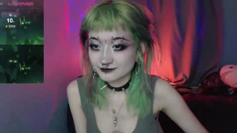 Snapshot of milten_trish chatting on May 17, 11:23 pm milten_trish online show from May 17, 11:23 pm