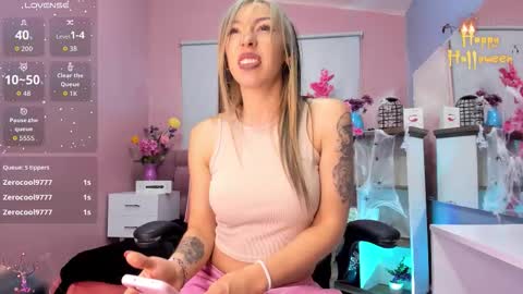 Snapshot of milu_beluci chatting on October 29, 3:25 pm Milu Belucci online show from October 29, 3:25 pm