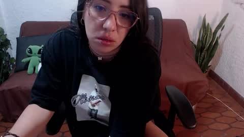 Milu Wallace  online show from March 8, 2:04 am