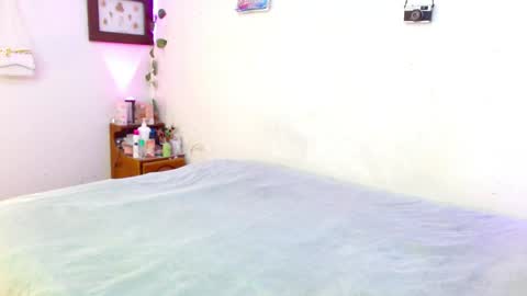 Snapshot of mily_baker chatting on May 9, 6:46 pm mily_baker online show from May 9, 6:46 pm