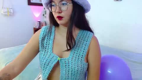 Snapshot of mily_baker chatting on May 12, 6:16 pm mily_baker online show from May 12, 6:16 pm