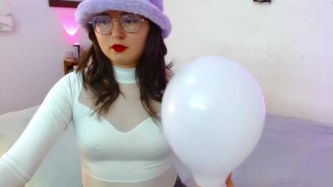 Snapshot of mily_baker chatting on June 3, 6:24 pm mily_baker online show from June 3, 6:24 pm
