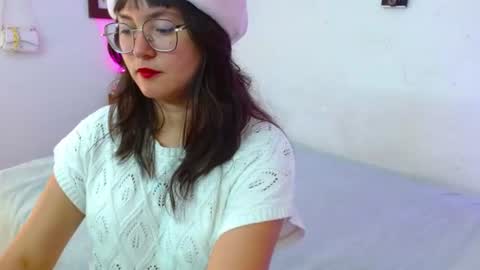 Snapshot of mily_baker chatting on June 11, 2:00 am mily_baker online show from June 11, 2:00 am