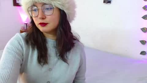 Snapshot of mily_baker chatting on June 20, 11:18 pm mily_baker online show from June 20, 11:18 pm