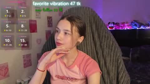 Snapshot of milyamess chatting on June 22, 7:33 pm Emily online show from June 22, 7:33 pm