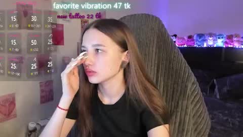 Snapshot of milyamess chatting on June 25, 5:39 pm Emily online show from June 25, 5:39 pm