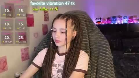Snapshot of milyamess chatting on August 6, 5:26 pm Emily online show from August 6, 5:26 pm