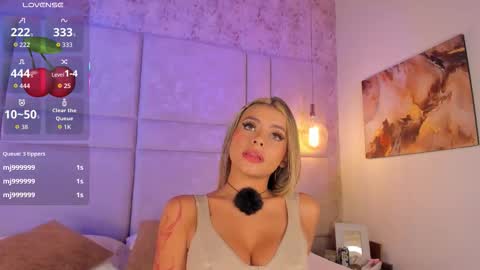 Snapshot of milyy_vermont chatting on October 14, 8:53 pm Milyy online show from October 14, 8:53 pm