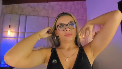 Snapshot of milyy_vermont chatting on May 21, 7:32 pm Milyy online show from May 21, 7:32 pm