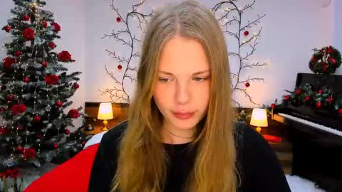 Snapshot of mimicass chatting on December 5, 9:39 am Kelly online show from December 5, 9:39 am