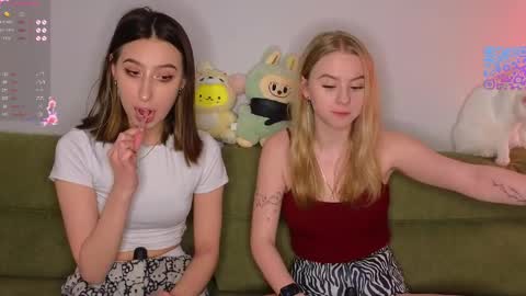 Snapshot of mimipaws chatting on April 28, 6:35 pm MilaBlack and StacyBlonde Today unboxing Lovens OMG online show from April 28, 6:35 pm