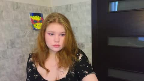 Snapshot of mina27372 chatting on May 1, 9:47 am hi Im Mina online show from May 1, 9:47 am