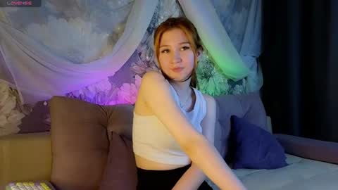 hi Im Mina  online show from July 18, 5:17 pm