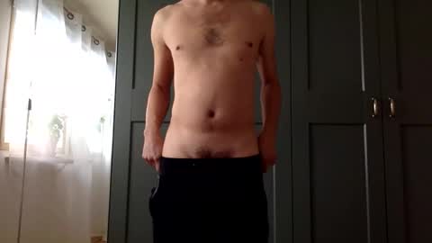 mince_alors online show from February 28, 3:57 pm